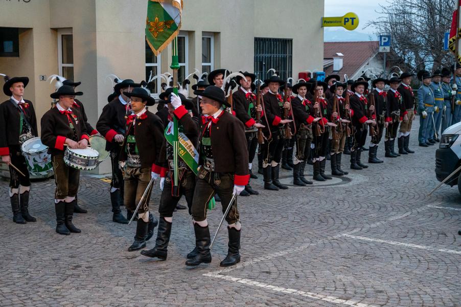 zu den Bildergalerien