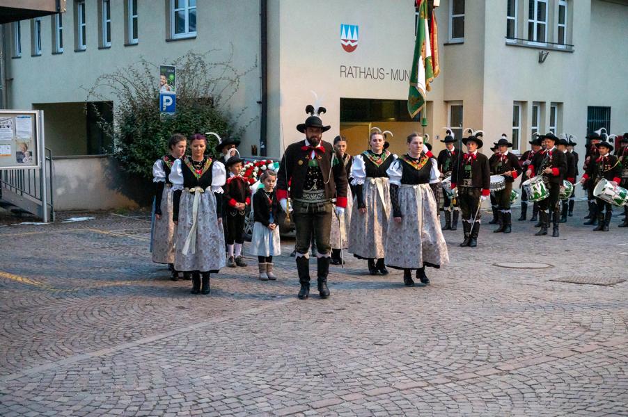 zu den Bildergalerien