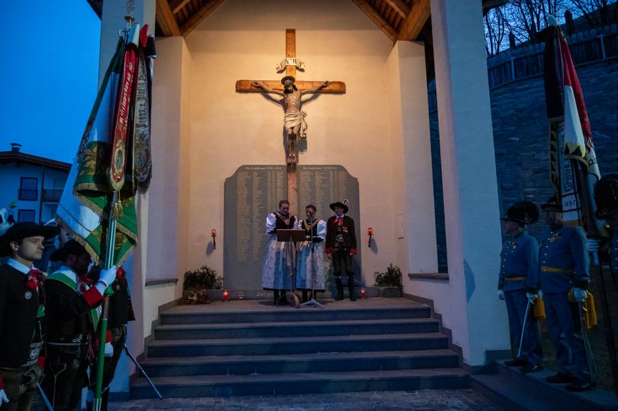 zu den Bildergalerien