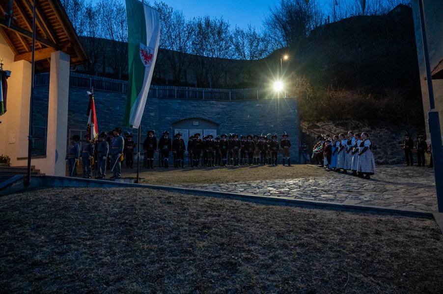 zu den Bildergalerien