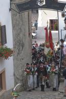 Einmarsch der Villanderer Kompanie auf der Dorfgasse