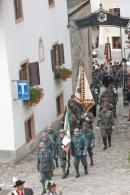 Einmarsch auf der Dorfgasse 
