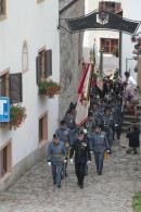 Einmarsch auf der Dorfgasse 