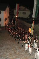 Sch�tzenkompanie beim Einzug auf der Dorfgasse