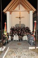 Gruppenfoto beim neu errichteten Gefallenendenkmal