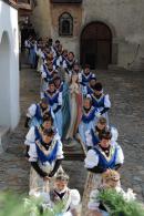 Die  Muttergottes Statuentr�gerinnen